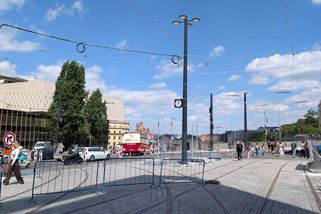 Nad Muzeem se finišuje, tramvaje se na křížení s Vinohradskou vrátí výrazně dříve
