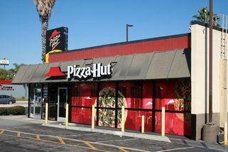 Pizza Hut zavře v USA stovky restaurací - Novinky