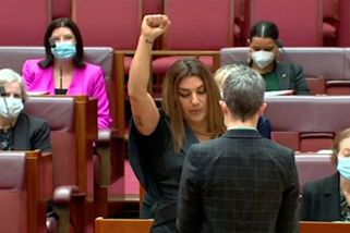 Slibuji věrnost kolonizátorce Alžbětě II., řekla při inauguraci australská senátorka - Novinky