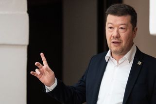 Babišova vláda se blíží s referendem do finále. Jenže přichází o slibné Piráty - Seznam Zprávy