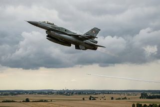 Sestřelit nad Ukrajinou, nebo čekat, až raketa dopadne v Polsku?