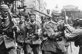 Lvov znovu v rakousko-uherských rukou. Mackensenův průlom vyhnal Rusy z Haliče - Médium.cz