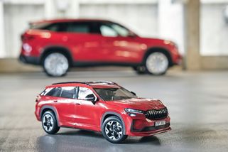 Neuvěřitelně detailní Kodiaq z papíru má i lakovanou karoserii