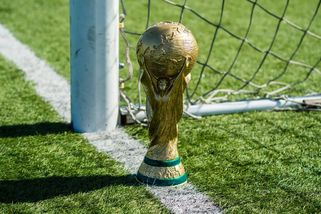 Zbláznili se? Fotbalové mistrovství má hrát 64 týmů. Infantino sní, Evropa zuří