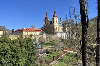 Do Hejnic za krásnou přírodou i kavárnami. Objevili jsme i utajené koupele v horské tůni
