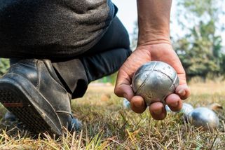 Rivalita mezi hráči pétanque skončila smrtí. Vražedná zbraň byla naneštěstí po ruce - Seznam Zprávy