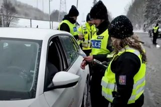 Řidiči si na sedačku hodí tašku z nákupu a netuší, že při nehodě letí padesátinásobnou silou. Policie za to rozdává pokuty