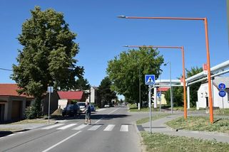 Na českých silnicích přibývají oranžové přechody. Řada řidičů netuší, proč vznikají, přitom mají důležitý význam