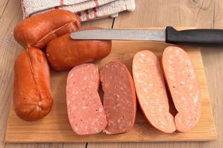 Velký test špekáčků: Rozdíly v podílu masa a ceně jsou obrovské - Novinky
