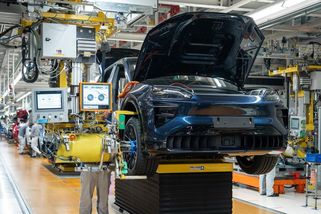 Porsche se propadlo do miliardové ztráty - Novinky