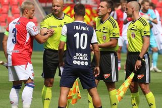 Sudí v hledáčku: diskutabilní situace na Slavii. Jak to bylo s červenými kartami a penaltou? - Médium.cz