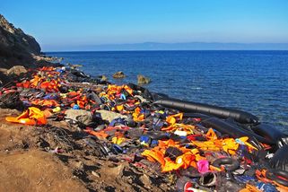 Tisíce Afričanů žádají v Ceutě o azyl, město se ve dnech hrůzy připravuje na mrtvé