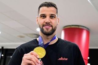 Zlatý poprask na pražském letišti! Historický český úspěch doprovázel tajfun i Michal David - Sport.cz