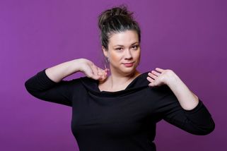 Sexy Eva Hacurová ukázala poprsí: Dřív jsem se za své tělo styděla, přiznala hvězda seriálu Děcko - Super.cz
