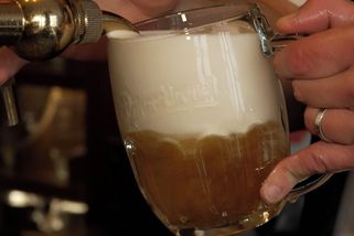 Češi pijí méně piva. Tradiční české hospody ale stále žijí - Novinky