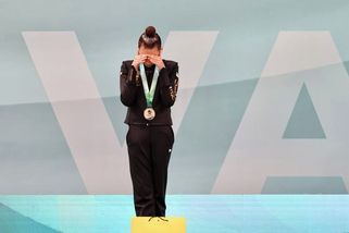 Ukrajinské gymnastky si při ruské hymně na protest zakrývají uši a oči - Seznam Zprávy