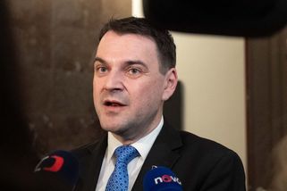 Aleš Rozehnal: Alobalová čepice ministra Petra Macinky