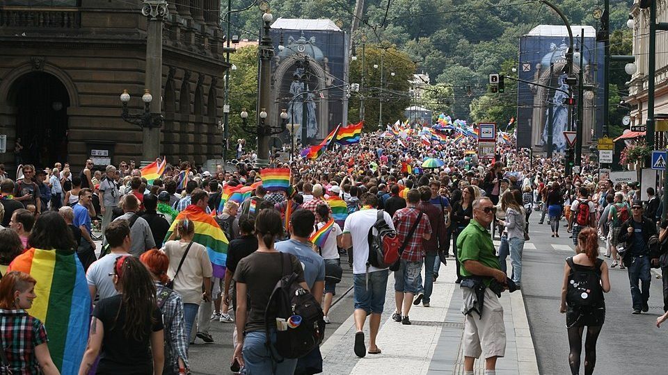 Nejnenáviděnější sexuální menšinu i letos vyloučili z Prague Pride - Médium.cz