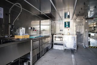 Skandál s polními kuchyněmi pro armádu. Stát se s firmou pře o 134 milionů - Seznam Zprávy