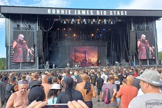 Na Masters of Rock řádili kapsáři. U dvou cizinců se našlo přes dvacet ukradených mobilů - Novinky