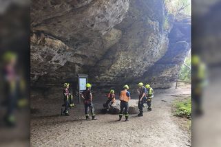 Rozdělali oheň pod Pravčickou bránou a odešli od něj. Vedoucí dětské skupiny schytal nejvyšší možnou pokutu - Novinky