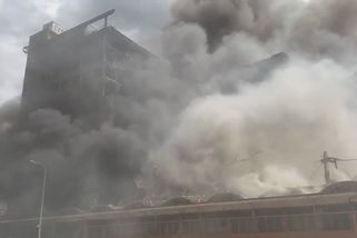 Kamery zachytily zborcení hořící výškové budovy ve Zlíně - Novinky