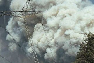 U Černobylu zuří požár po pádu dronu, hašení komplikují miny - Novinky