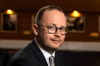 „Neexistuje žádné ústavní právo vlastnit nemovitost,“ vysvětluje člen bankovní rady ČNB