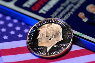 Trump zbohatl, jeho fanoušci ale místo zisku na kryptu počítají ztráty - Novinky