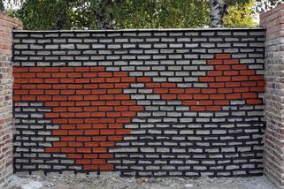 Slovenské ministerstvo nechalo omítnout cihlovou zeď, aby na ní za 19 milionů vznikly falešné cihly - Novinky