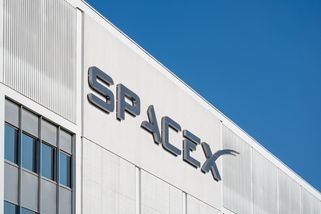 Kontrola 40 tisíc dlaždic zabere týdny. Bývalí inženýři NASA odhalili slabinu Muskovy lodi Starship