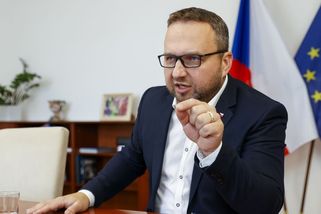 Tlak na Jurečkův konec sílí - Novinky
