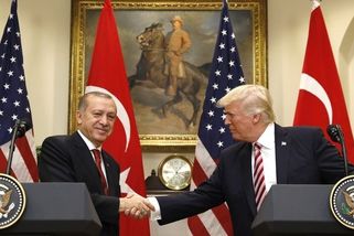 Zabránil jsem Erdoganovi v účasti ve válce na straně Íránu, tvrdí Trump - Novinky