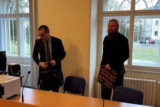 Drama na dvorku. Muž z Klatovska přistihl sousedova psa se slepicí v tlamě, po zvířeti začal střílet - Novinky