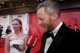 Z krásné manželky nového šéfa karlovarského festivalu je hvězda. Oblékla model luxusní světové značky