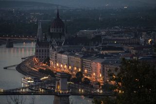 Fotky: Vedro a sucho zhasly Budapešť - Seznam Zprávy