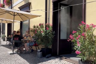 To vedro se nedá vydržet, zavřete v poledne obchody, stěžují si lidé ve Strážnici - Novinky