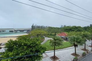 „Nevíme, co bude“. Šest Češek uvěznil tajfun na Okinawě - Seznam Zprávy