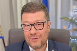 Učitel z Domažlicka se omluvil Ukrajincům za Okamurova slova. Přidaly se tisíce lidí - Novinky