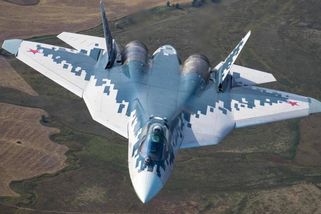 Video: Ruská superzbraň selhala? Su-57 nedokázal ochránit klíčovou rafinerii před drony