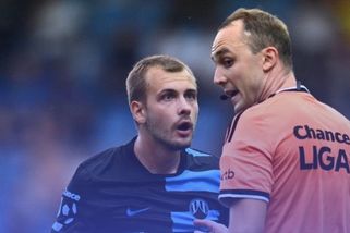 GLOSA: Přehmat, nebo nový trend? Mlčící komise rozhodčích si podkopává důvěru - Sport.cz