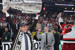 Nikdy nehrál hokej. Přesto postavil tým, který vyhrál Stanley Cup - Seznam Zprávy