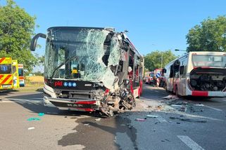 U Lidic se srazily dva autobusy. Zraněnou ženu přepravil do Prahy vrtulník - Seznam Zprávy