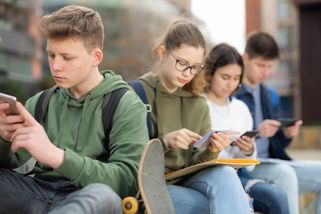 Zákaz sociálních sítí dětem do 15 let? Rodiče jsou pro - Novinky