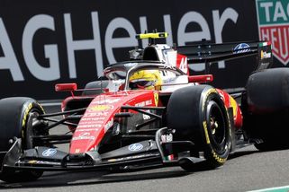 Hamilton měl v Belgii nehodu. Ztratil kontrolu nad vozem - Sport.cz