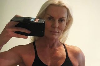 Lidé nechtějí věřit, že je této fitness babičce 70 let. Za týden spořádá 5,6 kilo masa - Super.cz