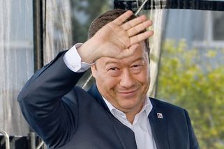 Bude první, koho jeho nácci naloží do deportačního...