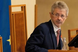 Odmítnutí vládního letounu je podraz, říká Vystrčil. Poletí linkou - Seznam Zprávy