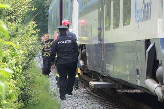 Tragický střet vlaku s člověkem zastavil spoje u Brna - Novinky