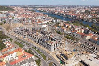 Vltava by mohla Prahu chladit i zahřívat. Zelenému řešení v cestě stojí úřady - Seznam Zprávy